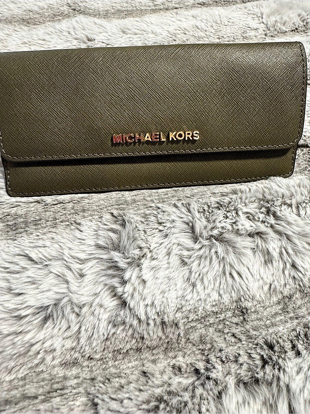 Michael Kors Jet Set Travel Medium Saffiano Leather Wallet Green